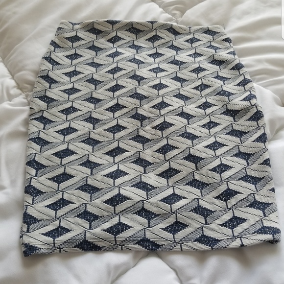 Asymmetrical mini skirt - Picture 2 of 3